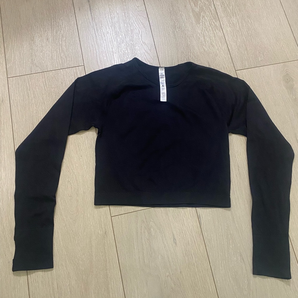 Black Crop Top, long Sleeves Workout Top size M